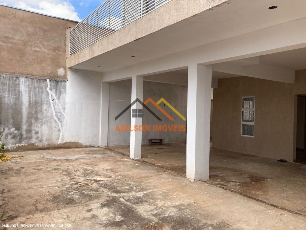 Casa à venda com 3 quartos, 200m² - Foto 1