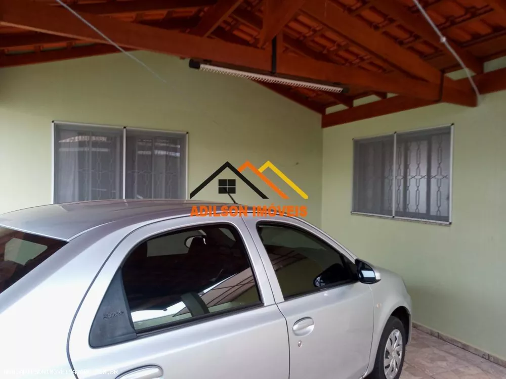 Casa à venda com 3 quartos, 250m² - Foto 1