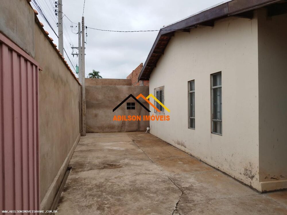 Casa à venda com 3 quartos, 150m² - Foto 1