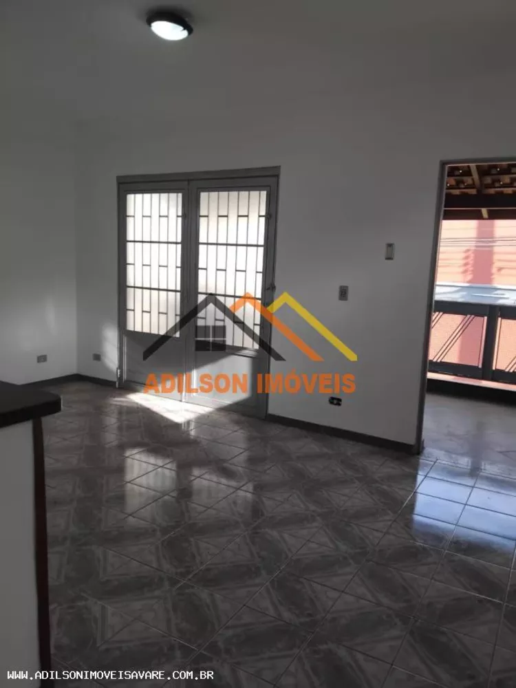 Casa à venda com 3 quartos, 240m² - Foto 2