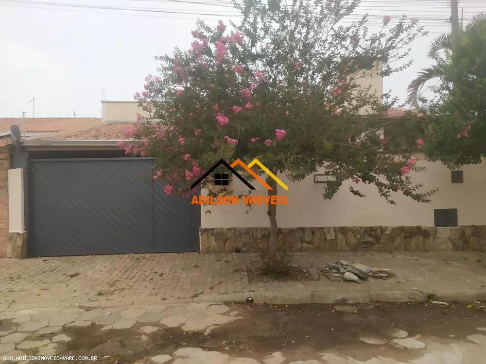 Casa à venda com 3 quartos, 250m² - Foto 1