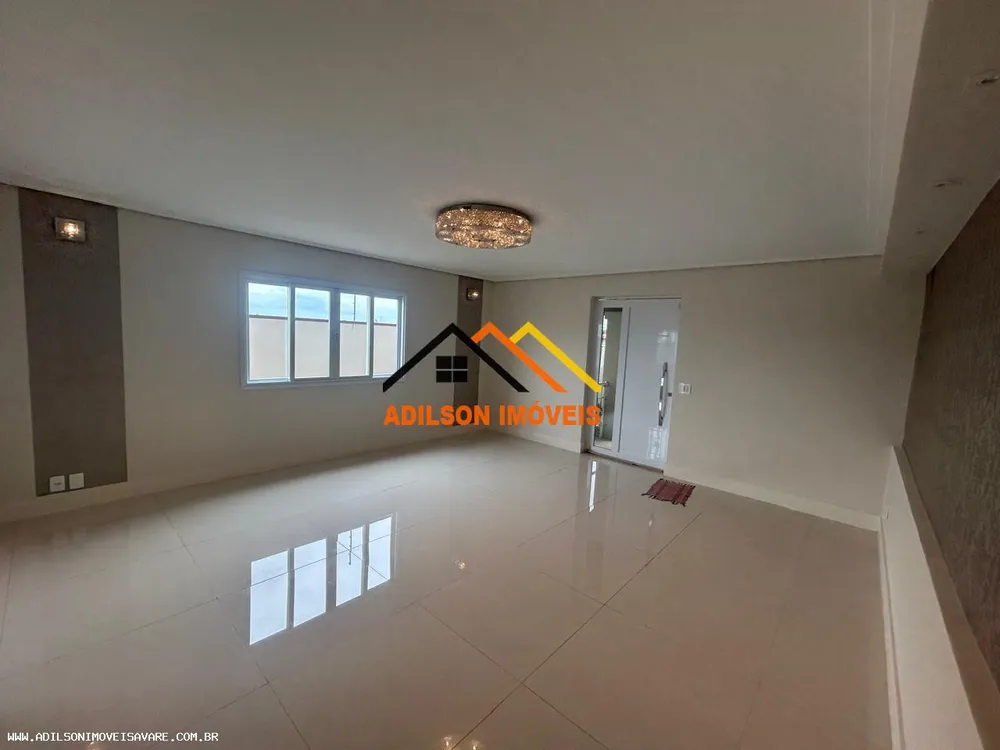 Casa, 3 quartos, 211 m² - Foto 1