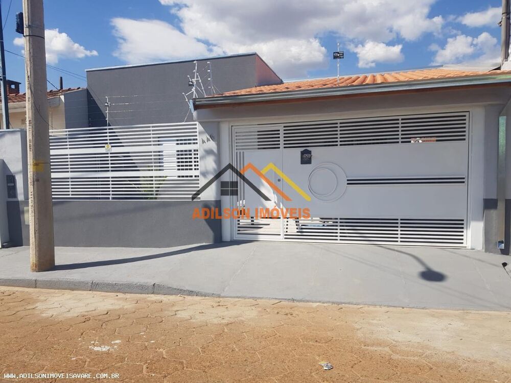 Casa à venda com 3 quartos, 200m² - Foto 1