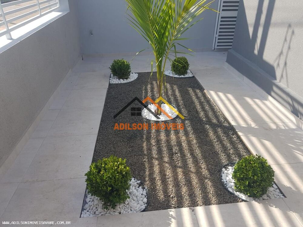 Casa à venda com 3 quartos, 200m² - Foto 2