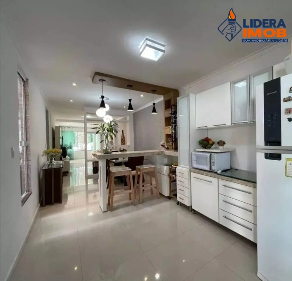 Casa, 3 quartos, 238 m² - Foto 1