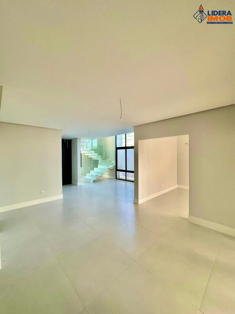 Casa, 4 quartos, 252 m² - Foto 2