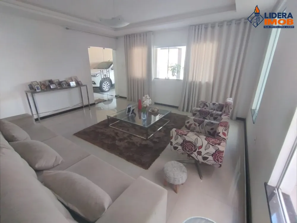 Casa, 4 quartos, 260 m² - Foto 1