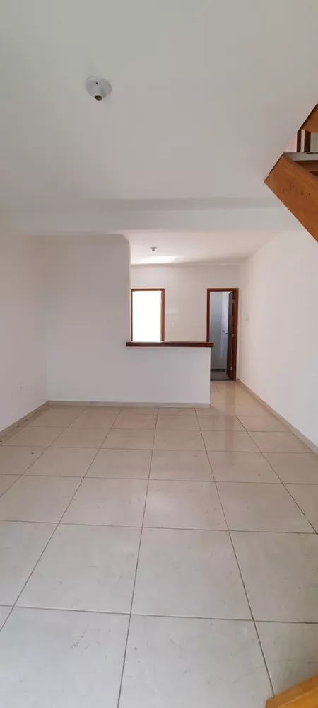 Casa à venda com 2 quartos, 80m² - Foto 3