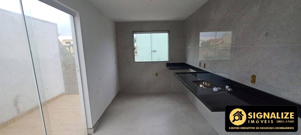 Casa à venda com 4 quartos, 103m² - Foto 1