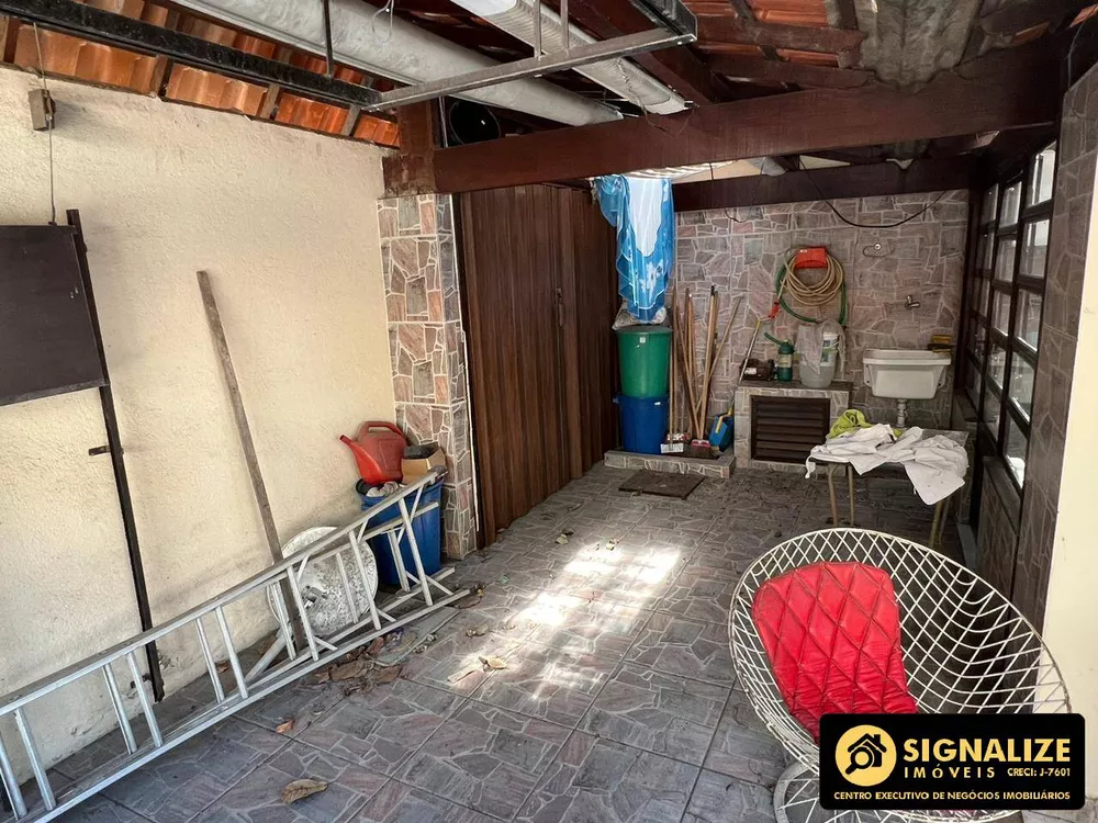 Casa à venda com 2 quartos, 70m² - Foto 4