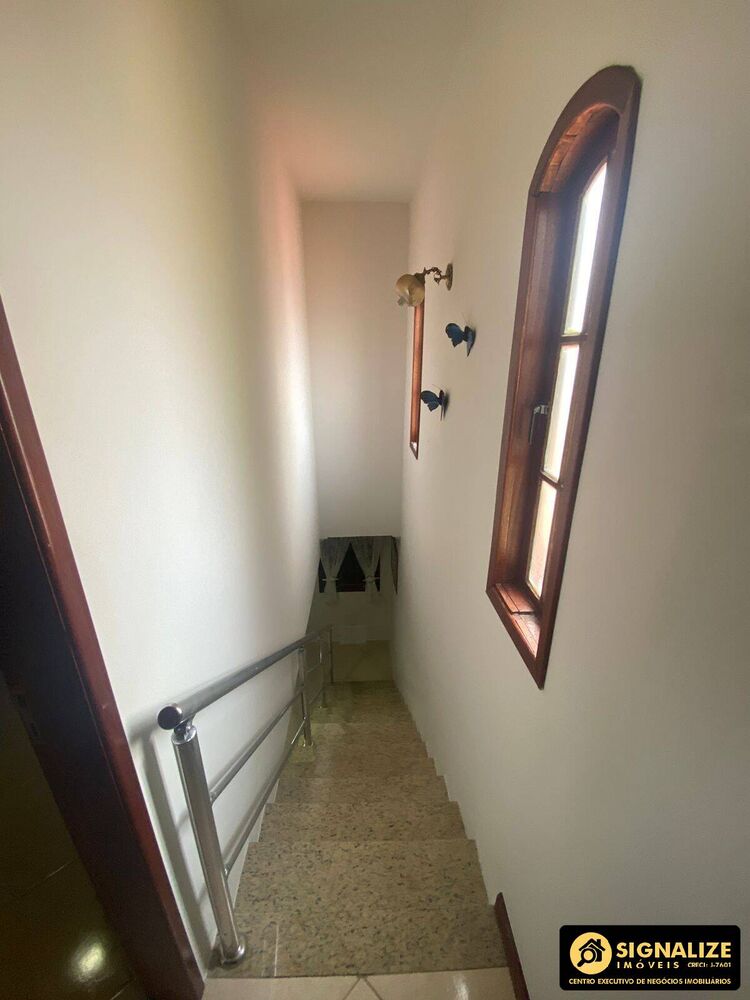 Casa à venda com 4 quartos, 180m² - Foto 3