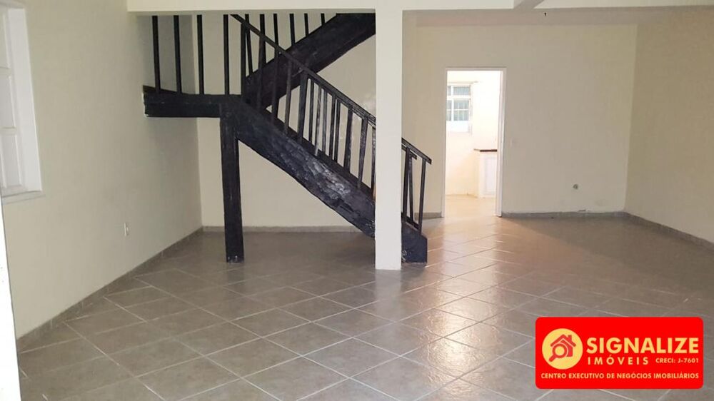 Casa à venda com 3 quartos, 240m² - Foto 3