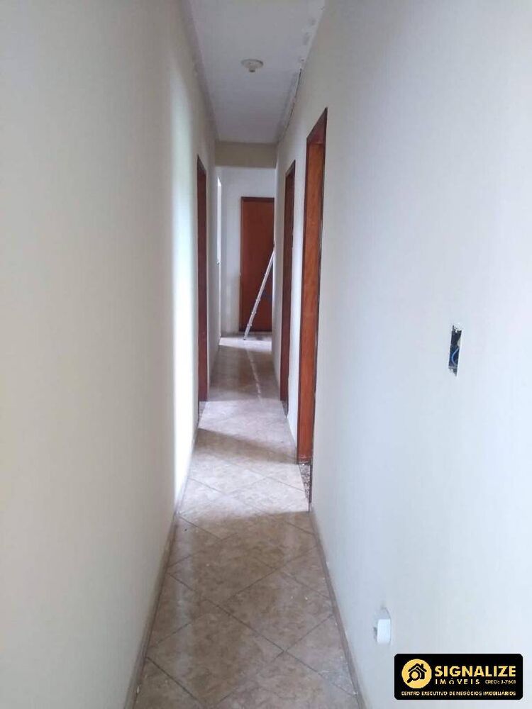 Casa à venda com 6 quartos, 200m² - Foto 4