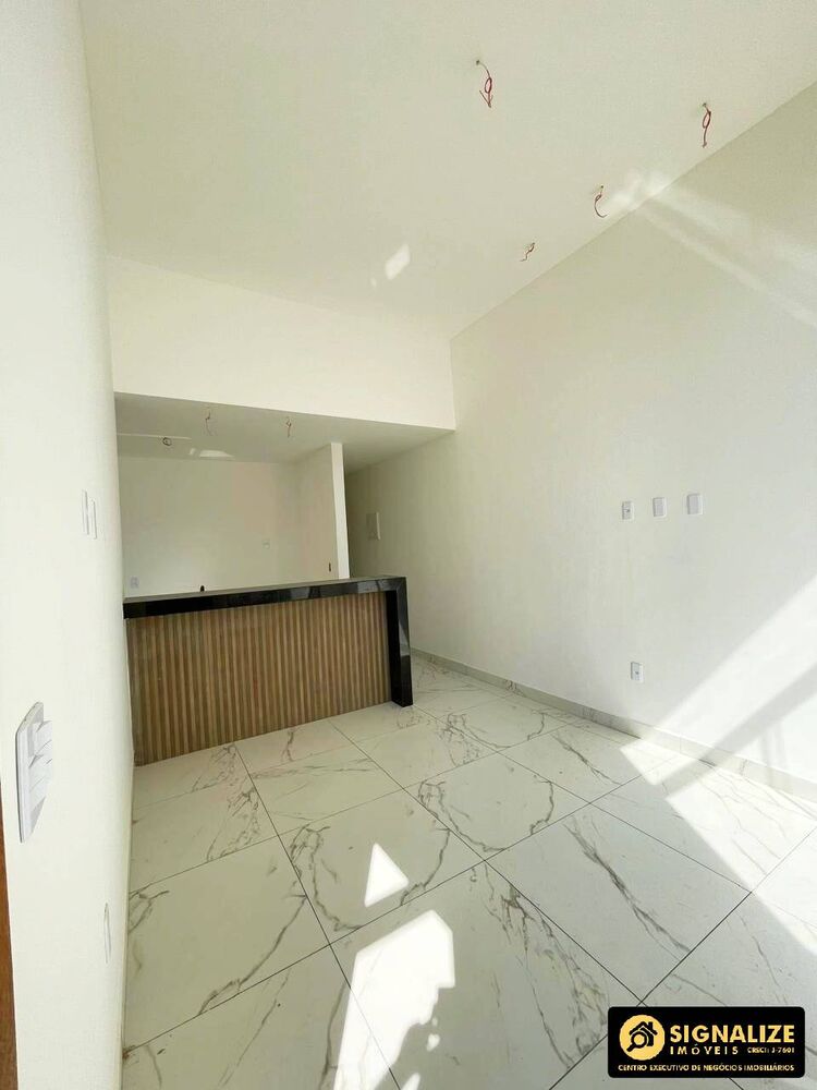 Casa à venda com 3 quartos, 75m² - Foto 2