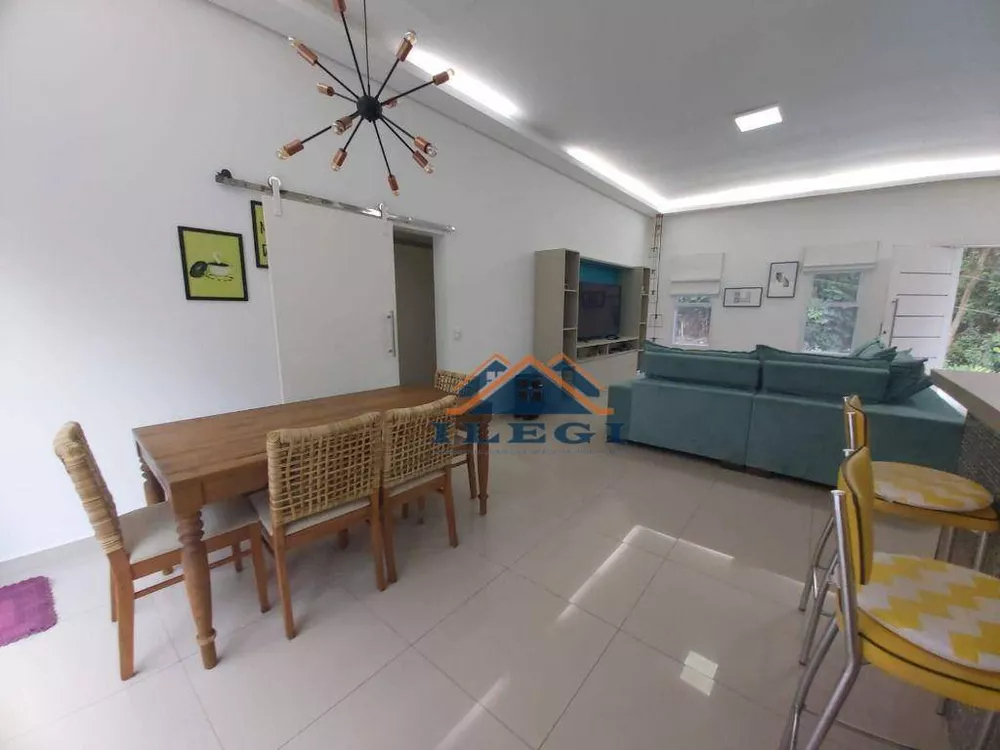 Casa de Condomínio à venda com 3 quartos, 202m² - Foto 2