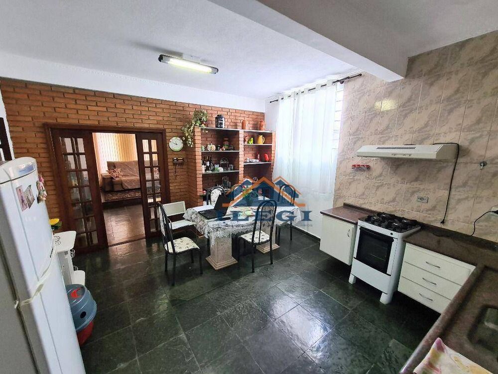 Casa, 3 quartos, 246 m² - Foto 1