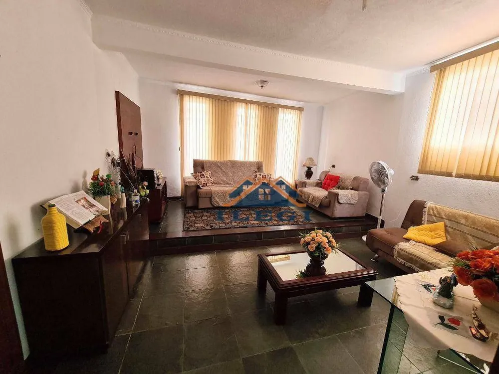 Casa, 3 quartos, 246 m² - Foto 1