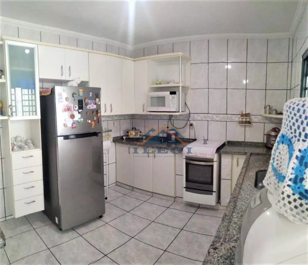 Casa à venda e aluguel com 3 quartos, 200m² - Foto 4