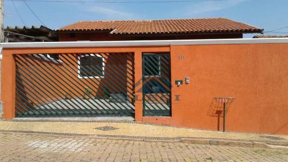 Casa à venda com 3 quartos, 161m² - Foto 1