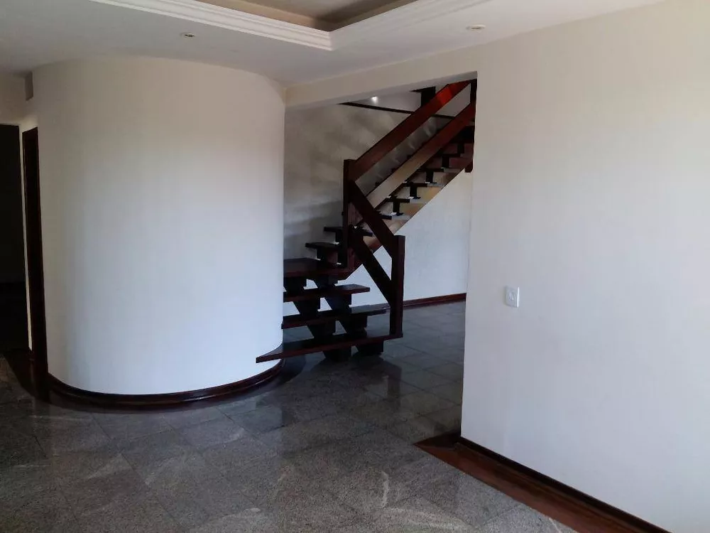 Casa de Condomínio para alugar com 3 quartos, 362m² - Foto 7