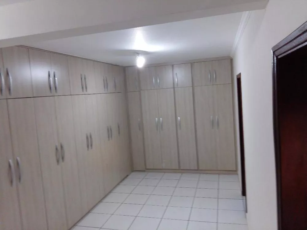 Casa de Condomínio para alugar com 3 quartos, 362m² - Foto 20