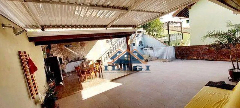 Casa à venda com 3 quartos, 200m² - Foto 2