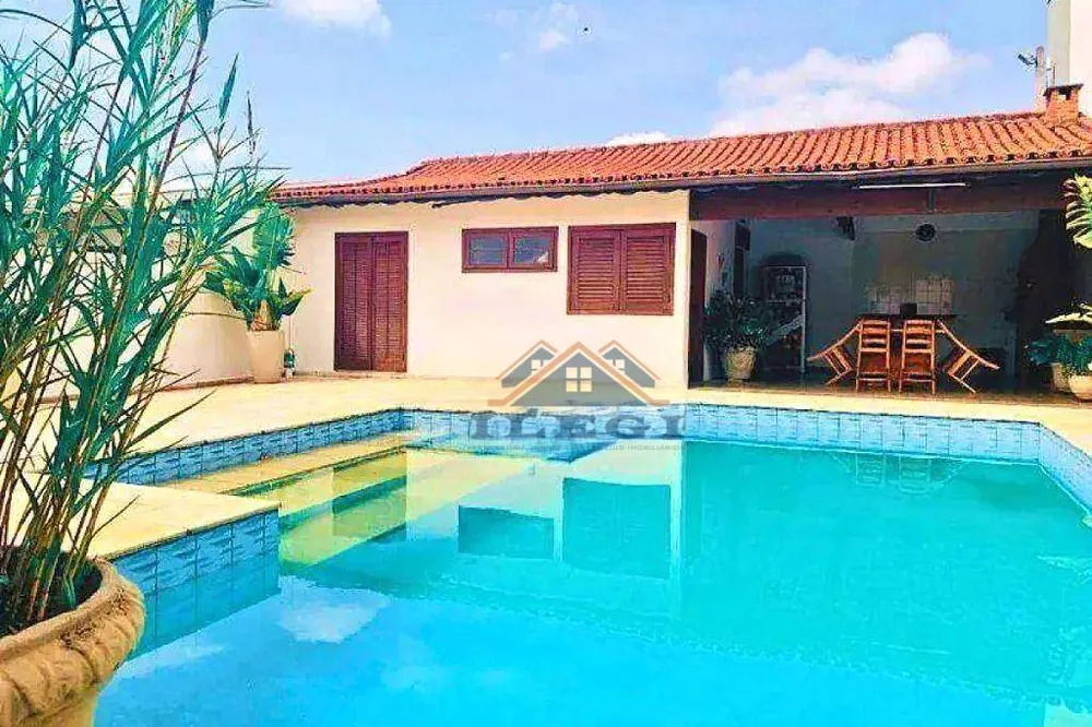 Casa, 3 quartos, 237 m² - Foto 1