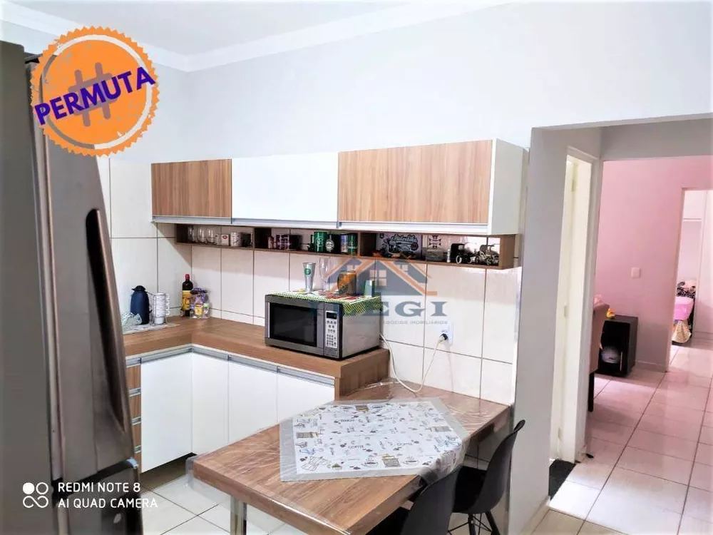 Casa à venda com 3 quartos, 160m² - Foto 1