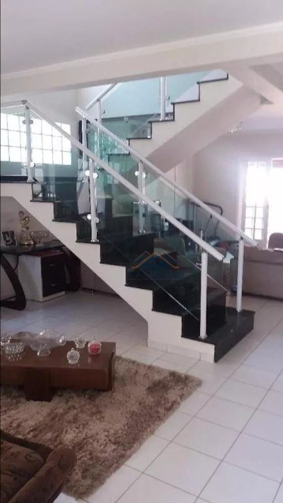 Casa de Condomínio à venda com 3 quartos, 250m² - Foto 5