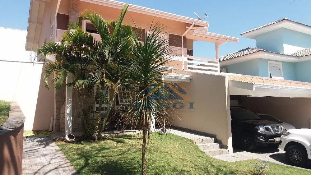 Casa de Condomínio à venda com 3 quartos, 250m² - Foto 1