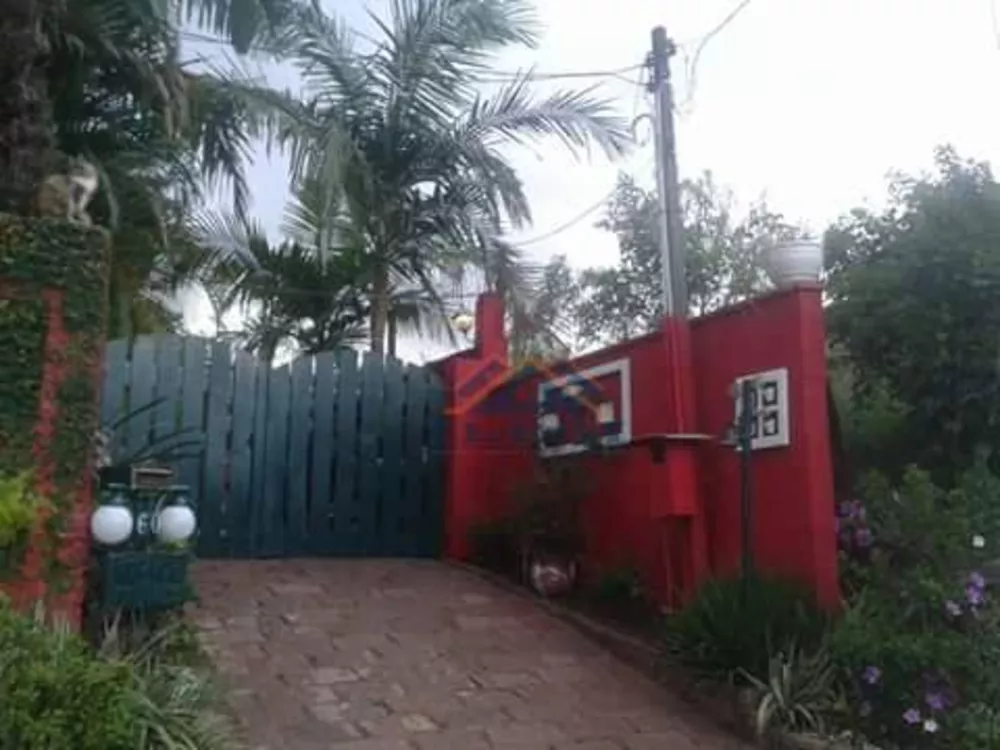 Chácara à venda com 3 quartos, 240m² - Foto 1