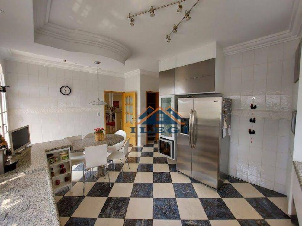 Casa de Condomínio à venda com 5 quartos, 550m² - Foto 2