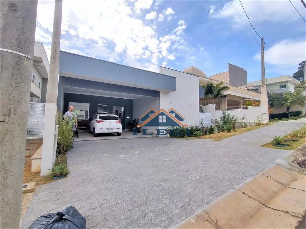 Casa de Condomínio à venda com 3 quartos, 212m² - Foto 2