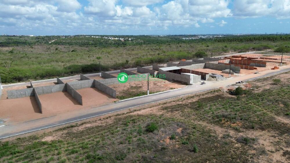 Casa à venda com 2 quartos, 69m² - Foto 1