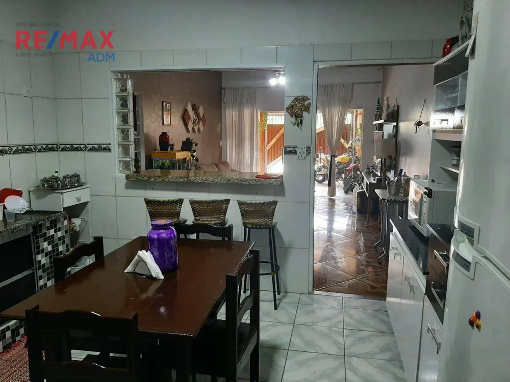 Casa, 4 quartos, 230 m² - Foto 1