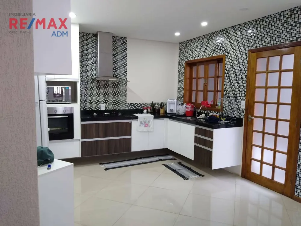Casa, 3 quartos, 210 m² - Foto 2