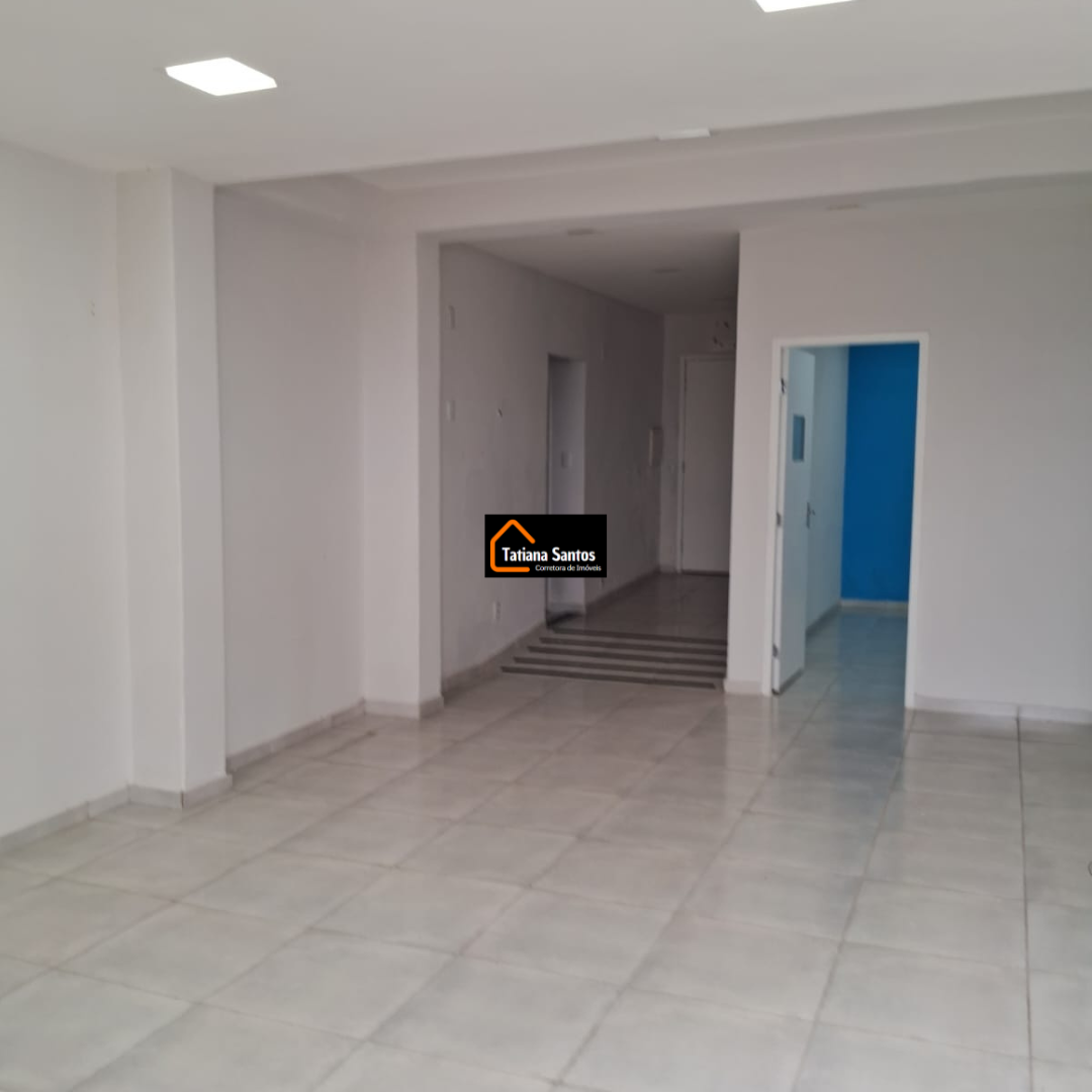 Casa Comercial para alugar com 5 quartos, 130m² - Foto 2