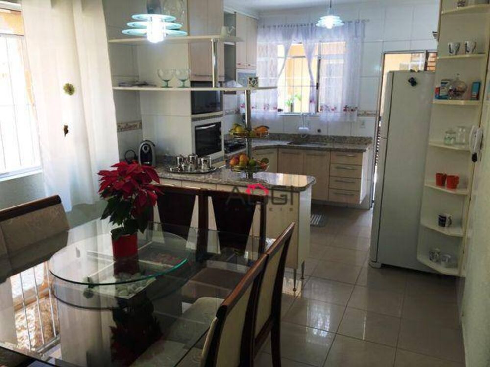 Casa, 3 quartos, 146 m² - Foto 1