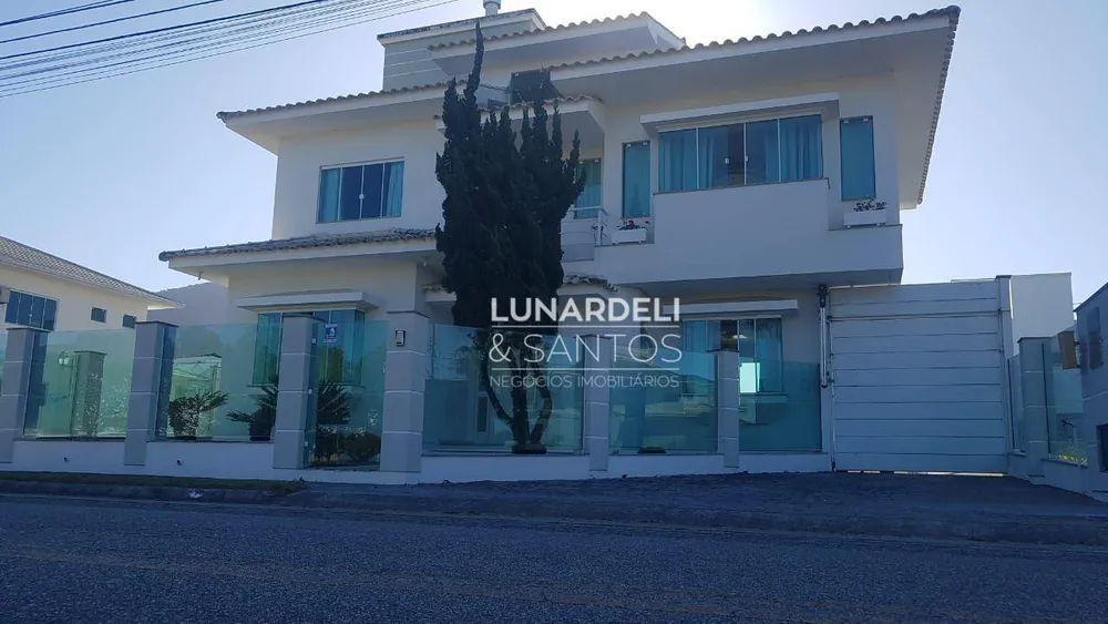 Casa, 3 quartos, 230 m² - Foto 1