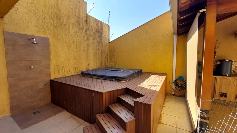 Casa, 4 quartos, 163 m² - Foto 1