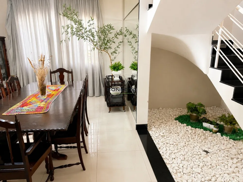 Sobrado, 4 quartos, 240 m² - Foto 1
