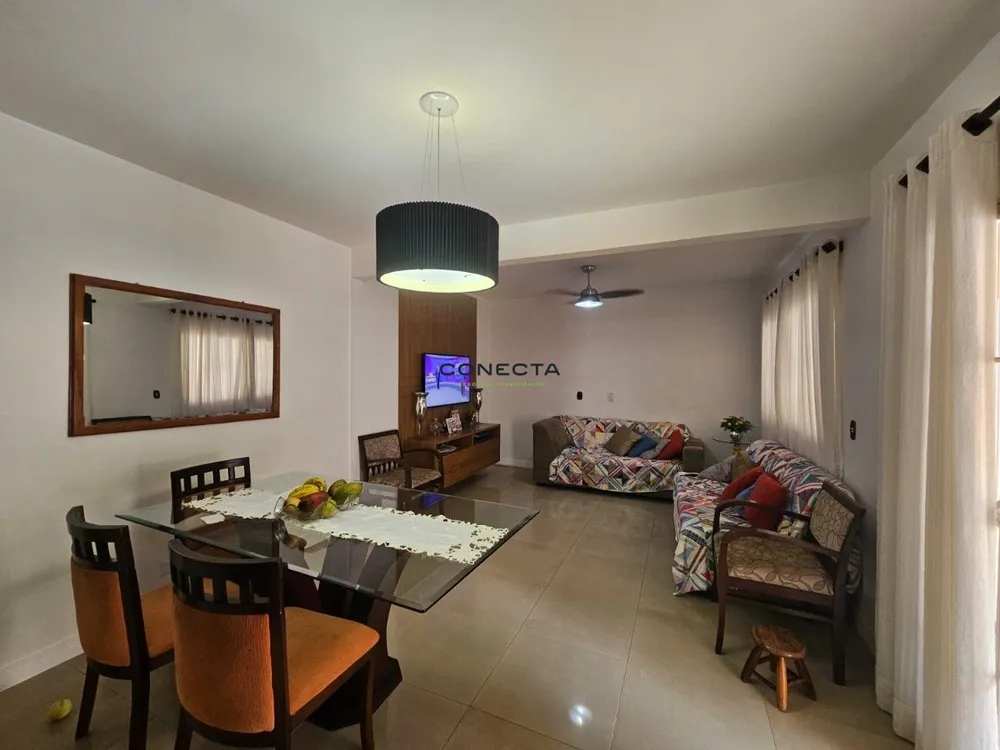 Casa, 4 quartos, 250 m² - Foto 1