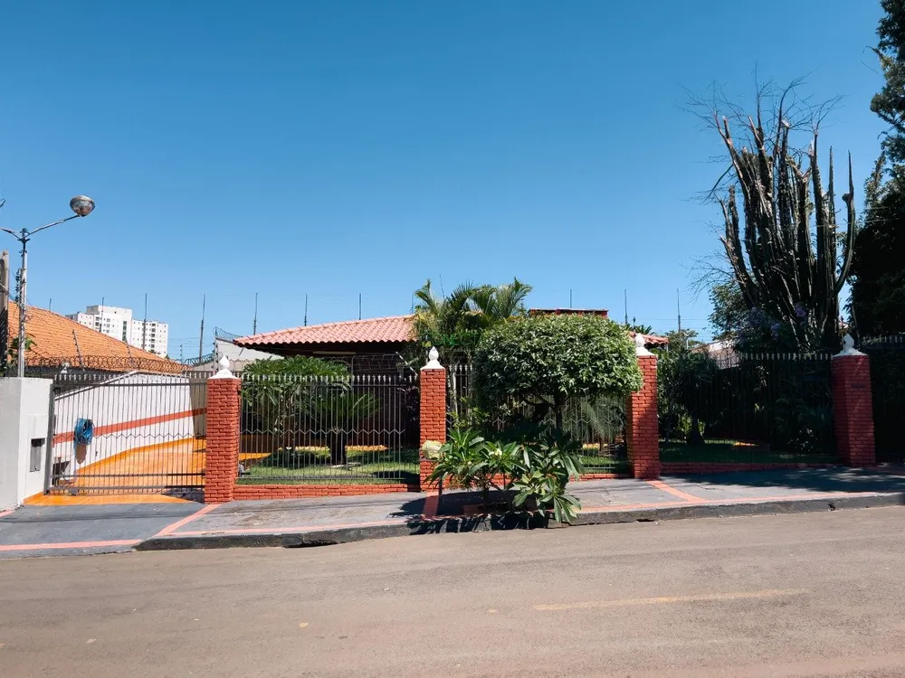 Casa, 4 quartos, 258 m² - Foto 1