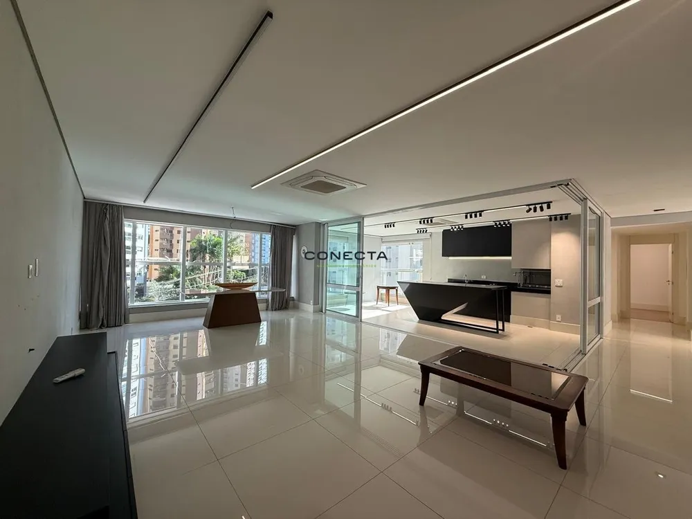 Apartamento, 3 quartos, 214 m² - Foto 1
