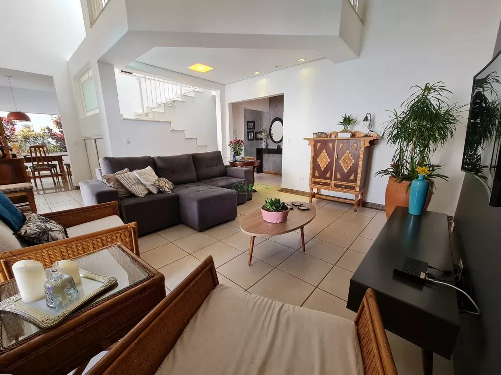 Sobrado, 4 quartos, 298 m² - Foto 1