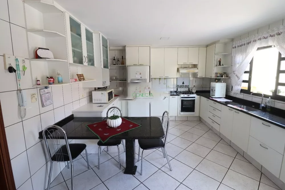 Casa, 4 quartos, 254 m² - Foto 1