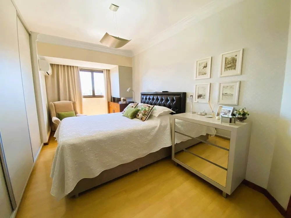 Apartamento, 3 quartos, 242 m² - Foto 1