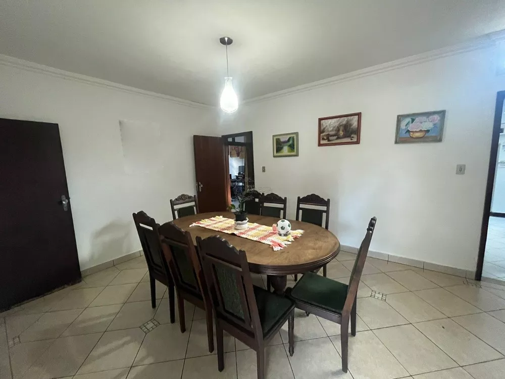 Casa, 4 quartos, 216 m² - Foto 2