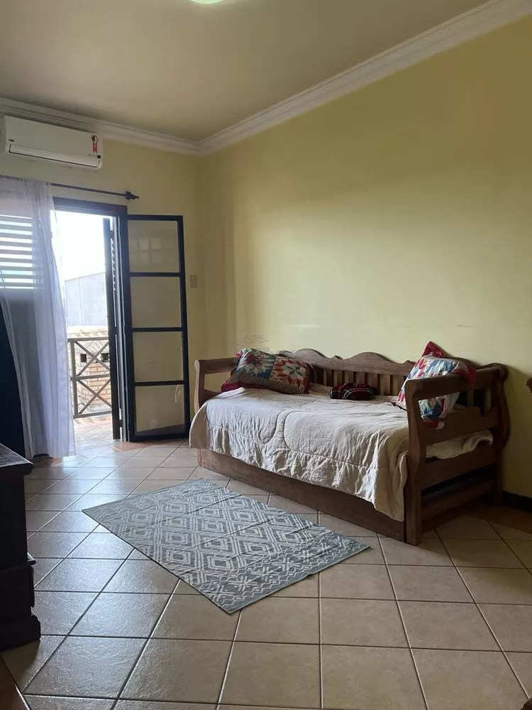 Casa, 3 quartos, 310 m² - Foto 1