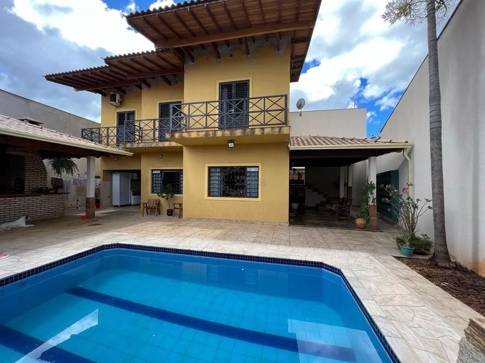 Casa, 3 quartos, 310 m² - Foto 2